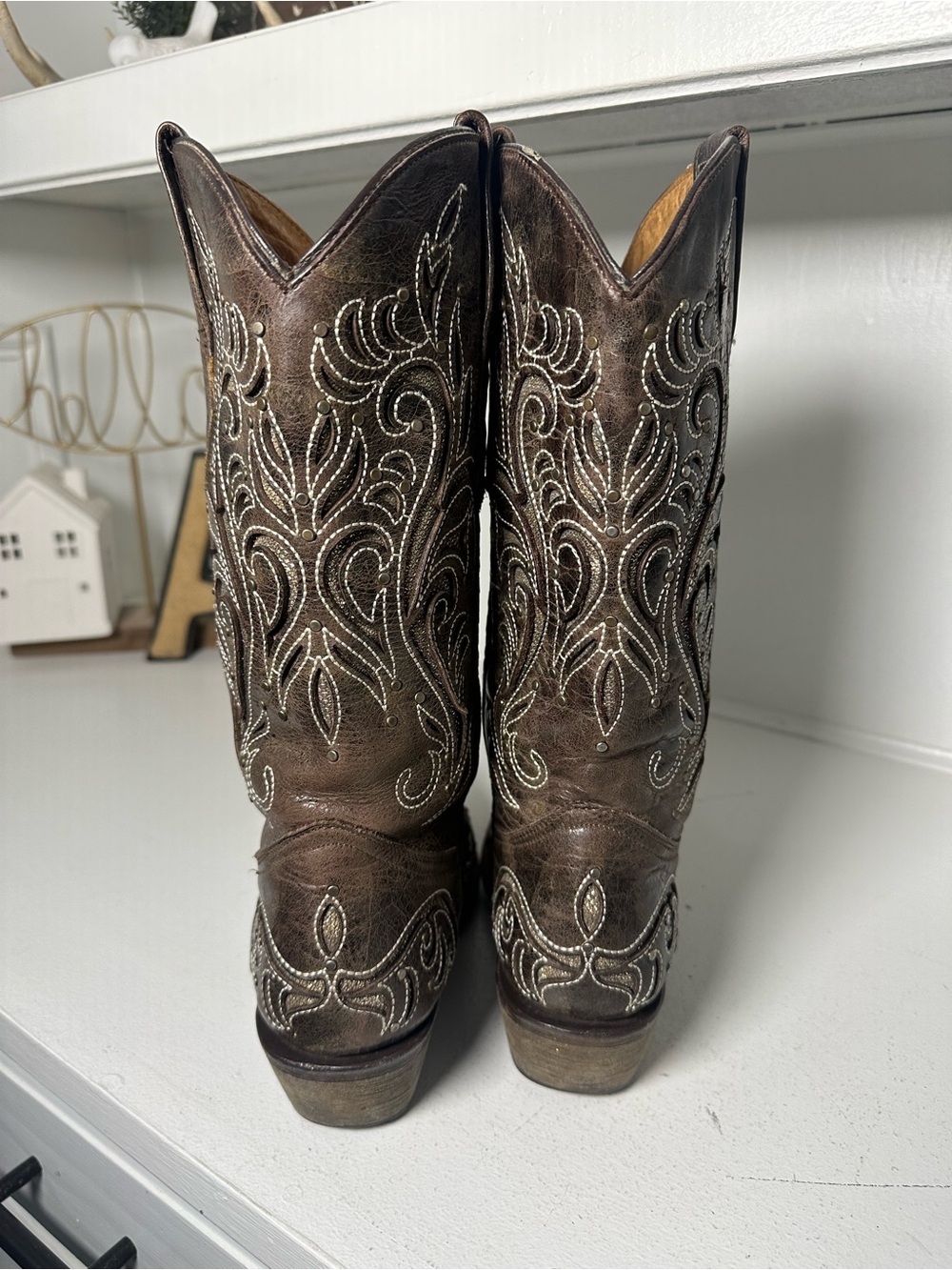 **SOLD**Corral Style Women’s 7.5 Brown Embroidered Cowboy Boots Distressed - Picture 6 of 9